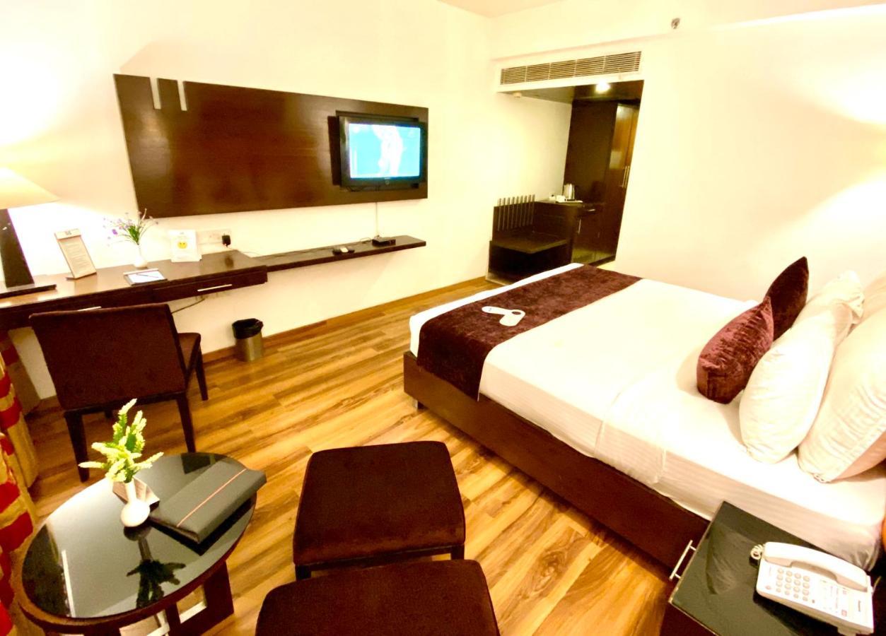 Gis Select Banjara Hill Hotel Hyderabad Bagian luar foto