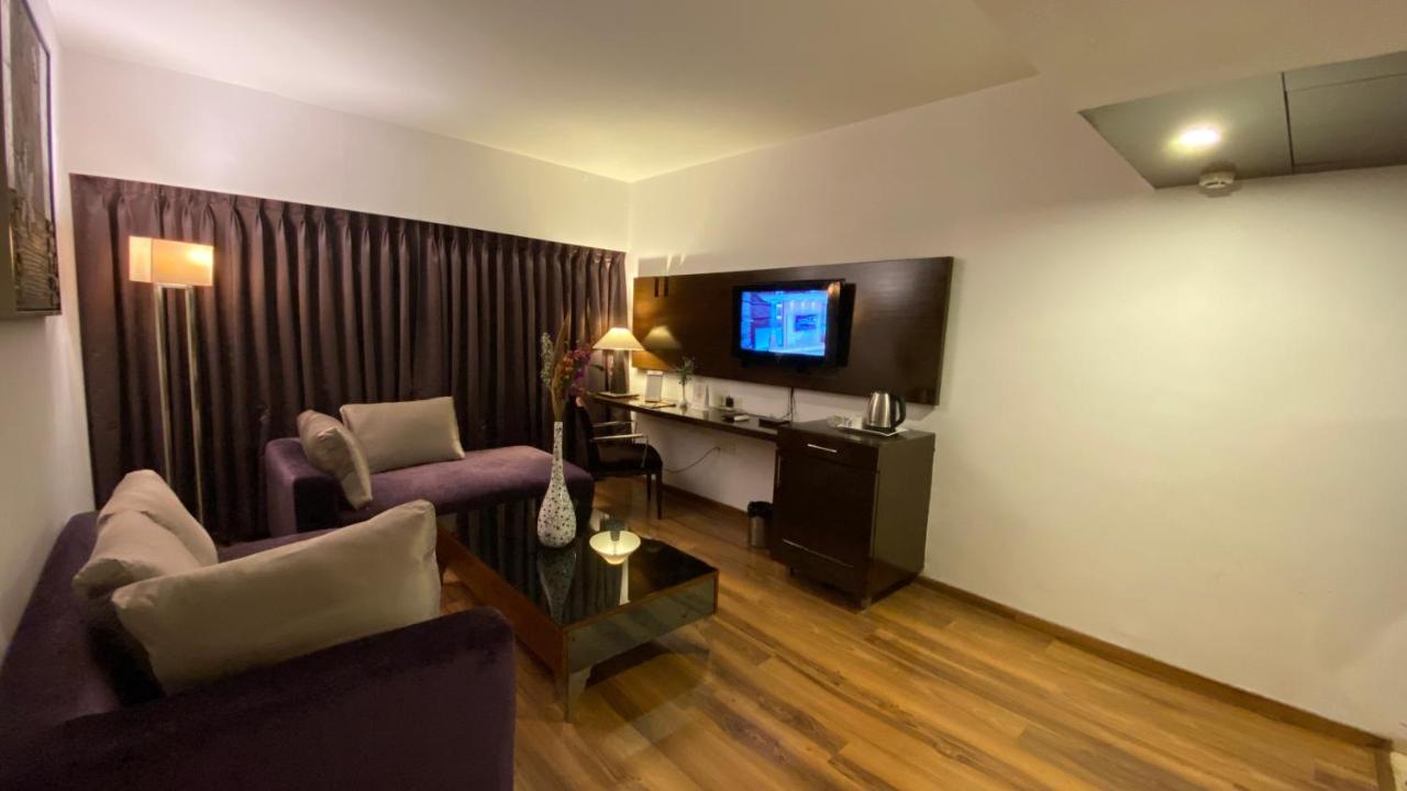 Gis Select Banjara Hill Hotel Hyderabad Bagian luar foto