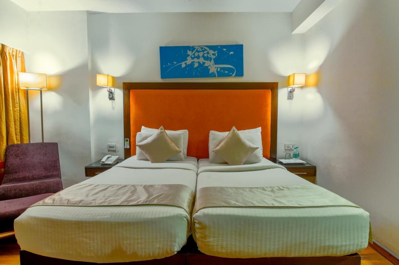 Gis Select Banjara Hill Hotel Hyderabad Bagian luar foto