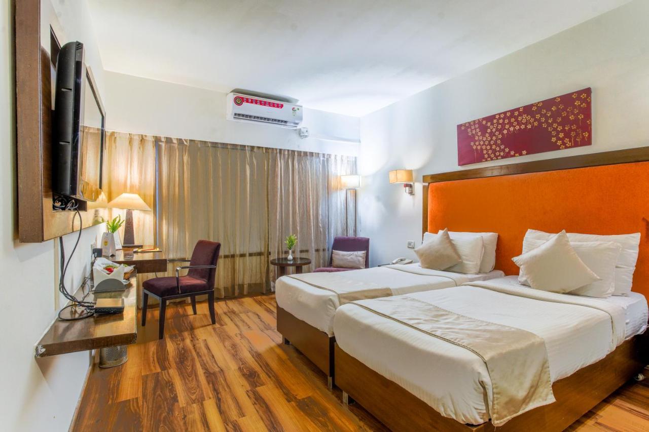 Gis Select Banjara Hill Hotel Hyderabad Bagian luar foto