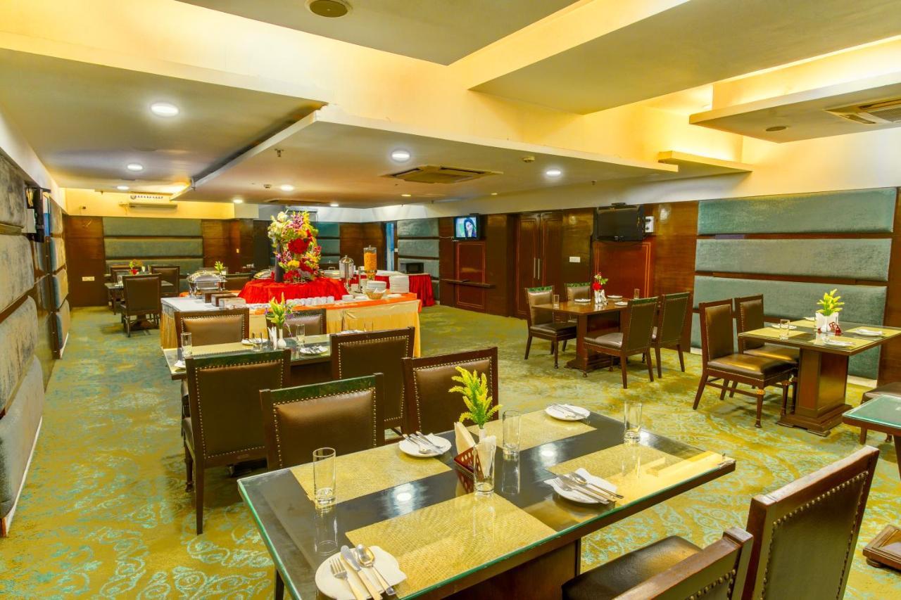 Gis Select Banjara Hill Hotel Hyderabad Bagian luar foto