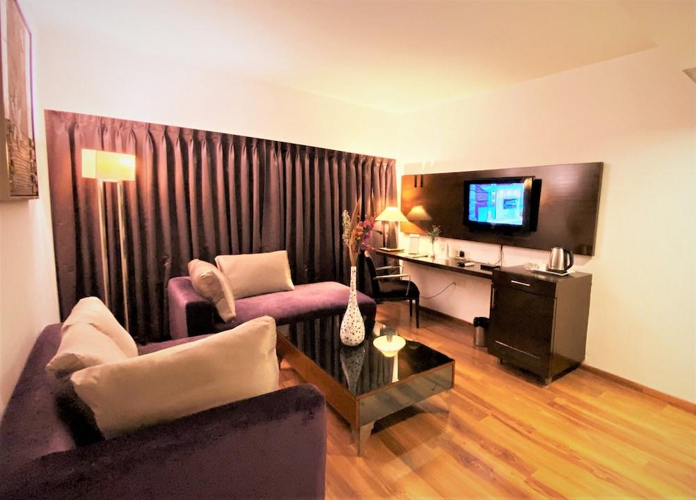 Gis Select Banjara Hill Hotel Hyderabad Bagian luar foto