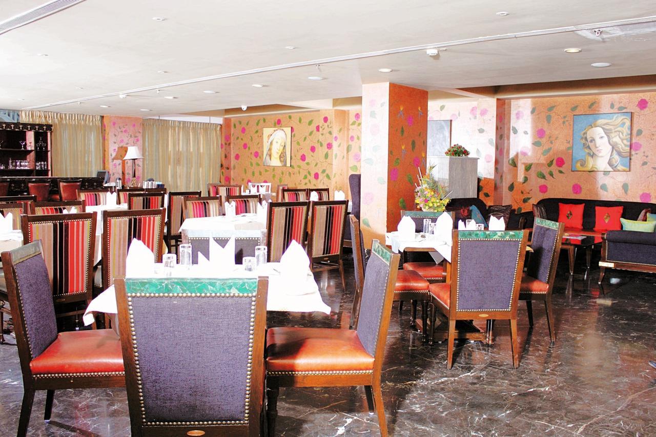Gis Select Banjara Hill Hotel Hyderabad Bagian luar foto